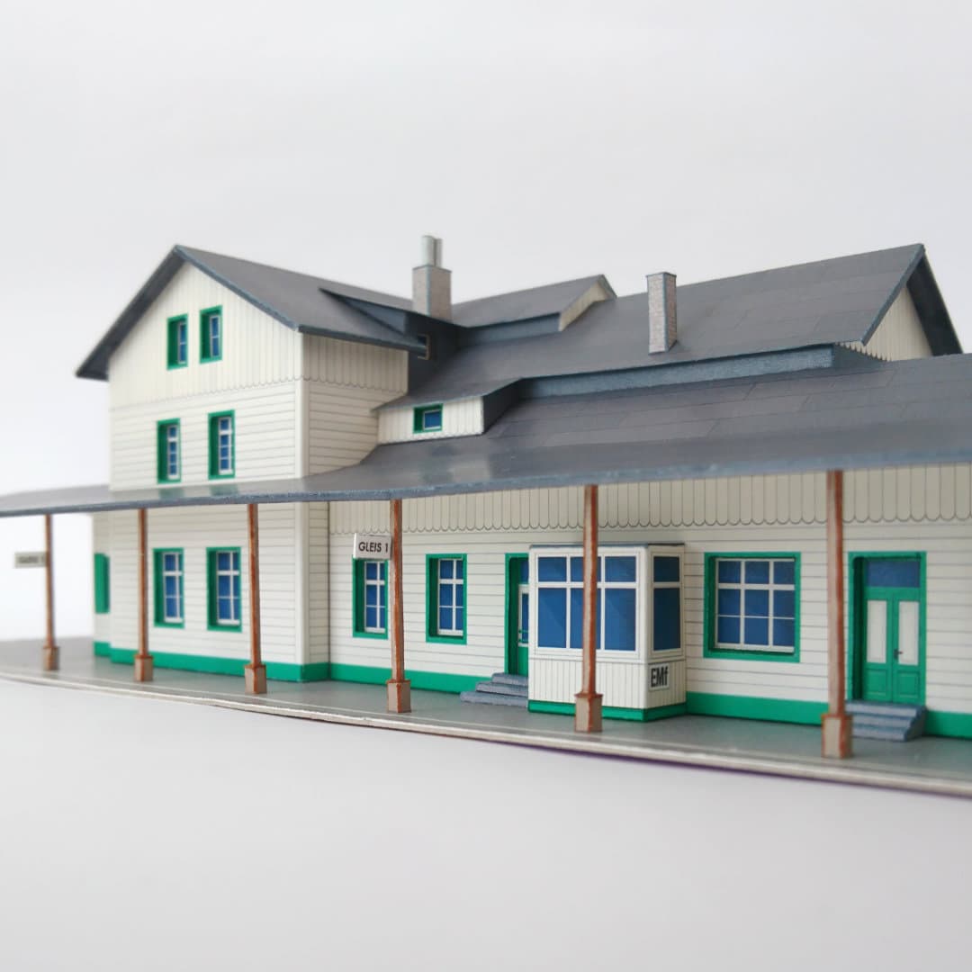 Der Bahnhof Ennepetal (Gevelsberg) als Papiermodell im Maßstab 1:160.