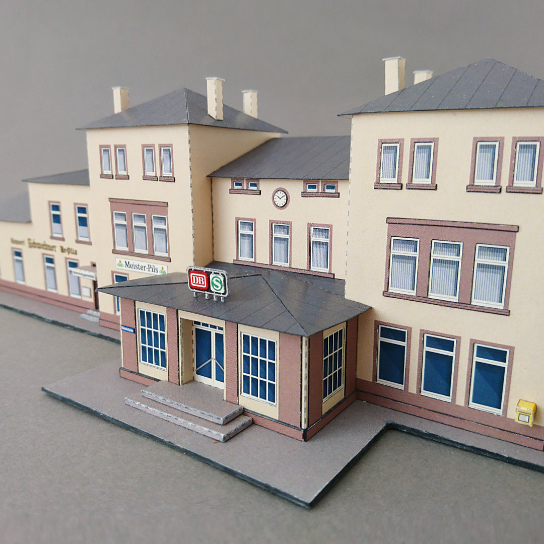 Der Gasometer Oberhausen als Papiermodell im Maßstab 1:500.